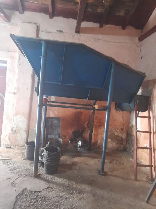 Cuva metalica, lin struguri, vinificatie