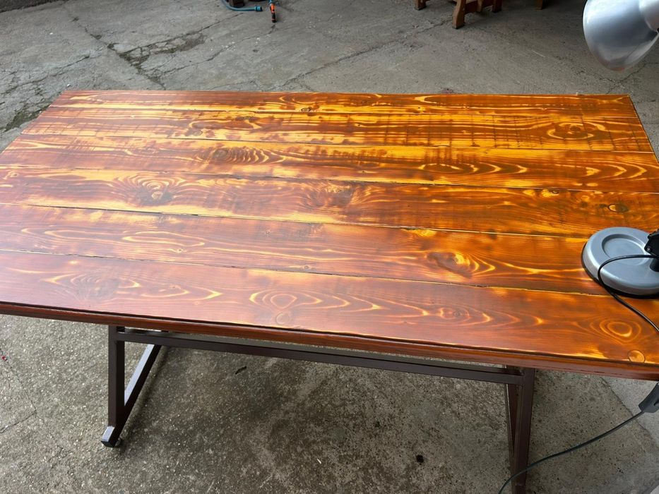 Birou cu blat de lemn