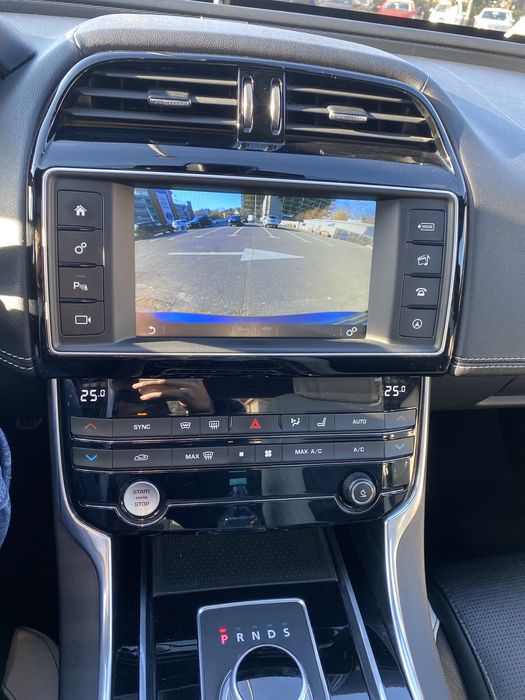 Jaguar XE supercharged benzina