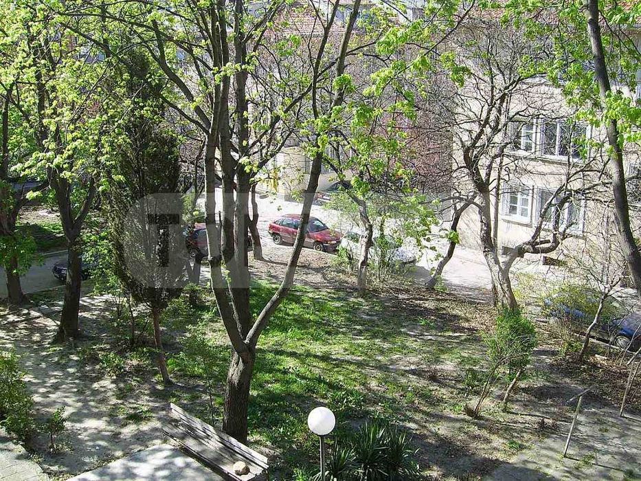 Дава се под наем Тристаен апартамент в Варна, Гръцка махала - 100 кв.м за 600 € - Снимка #13