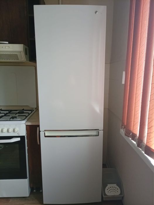 Холодильник LG в идеальном состоянии