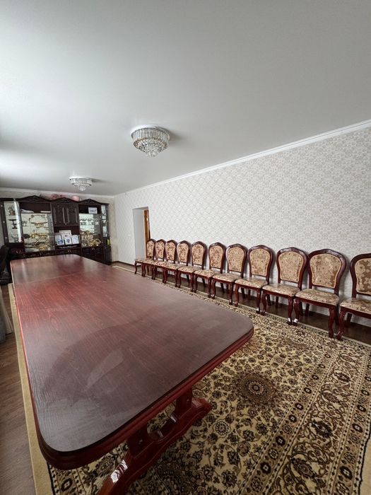 Стол со стульями