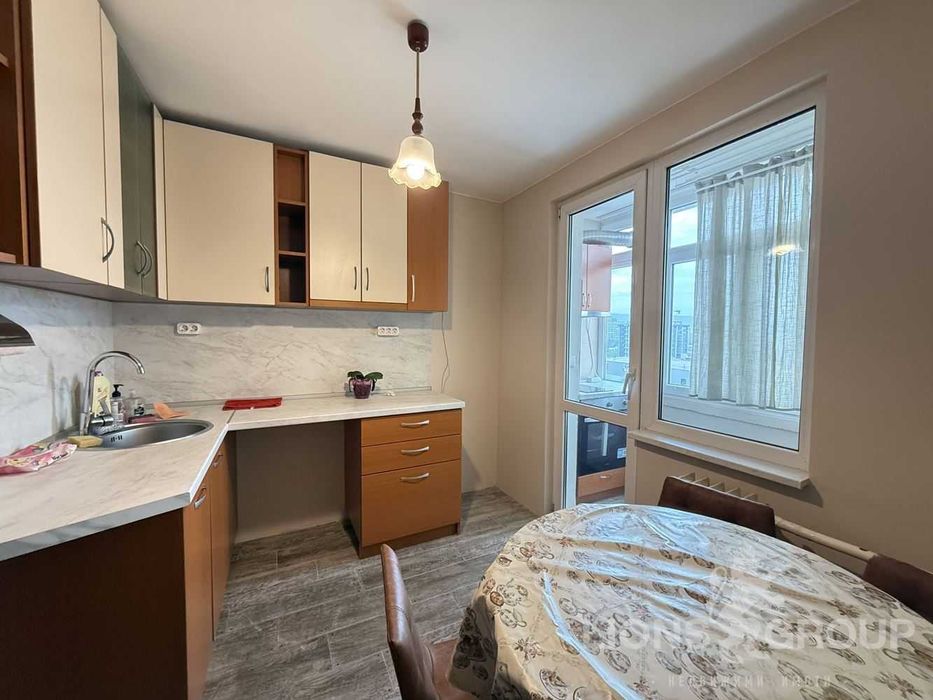 Тристаен апартамент с югоизточно изложение