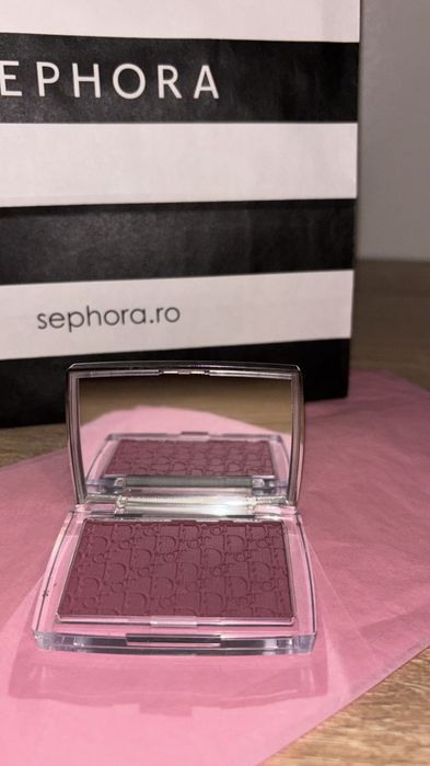 Dior rosy glow blush - 006 berry