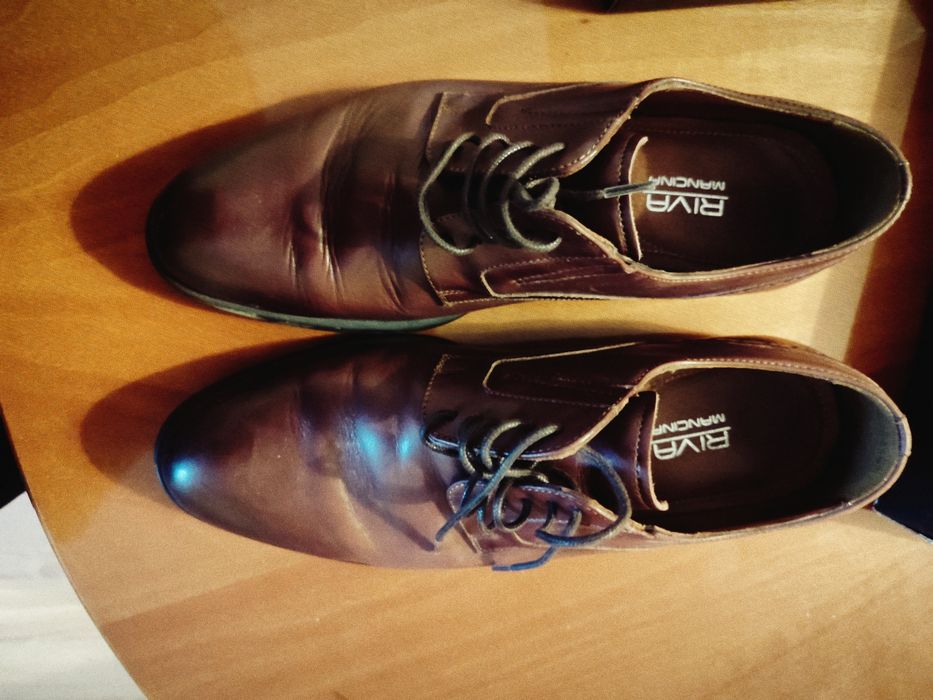Vând pantofi eleganți