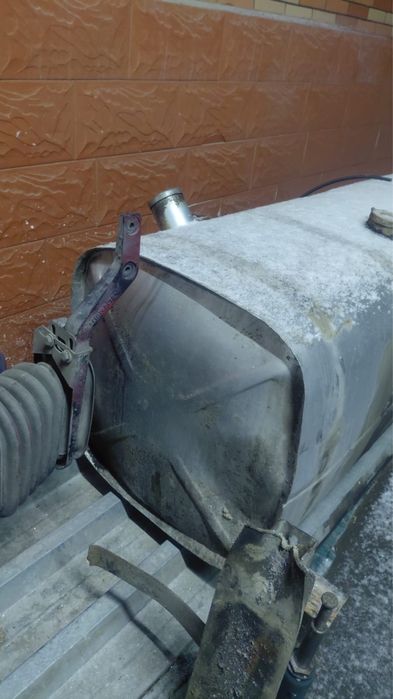 Бак для грузового автолобиля