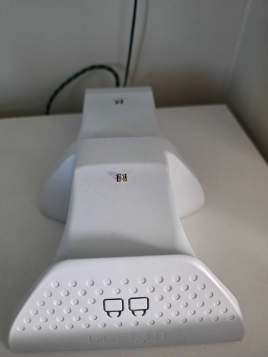 Xbox Series S + Докинг станция Venom