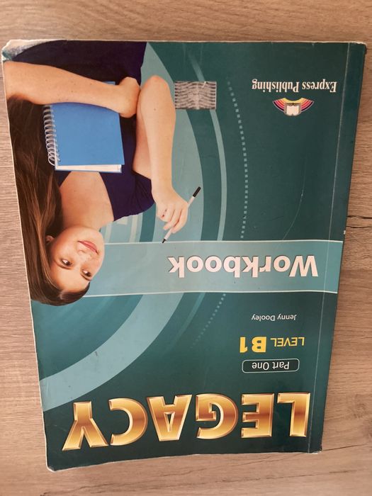 Учебник и учебна тетрадка по английски език !