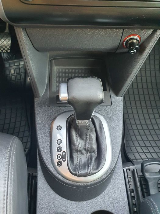Продавам VW Touran 2.0 TDI (8V / BMM)