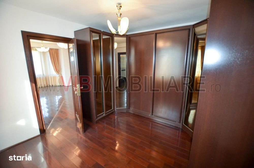 Vila P+1+M 7 camere - 310 mpc - PIPERA
