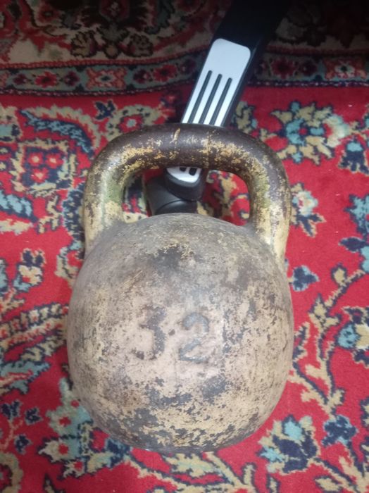 Продам гирю 32 кг.