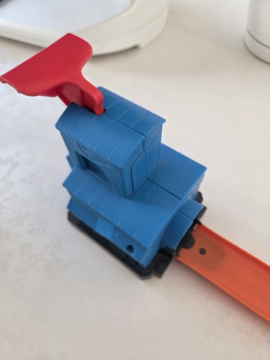 Hot Wheels Атака кобры+2 машинки в подарок