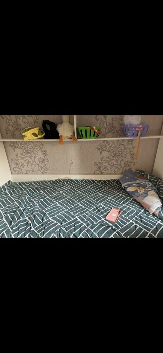 Двухяростныи кровать