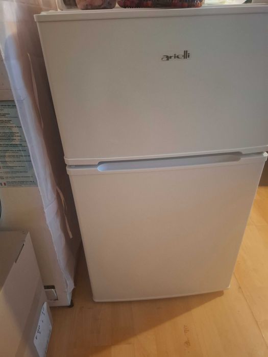Хладилник Arielli, работи перфектно, ползван 4 месеца