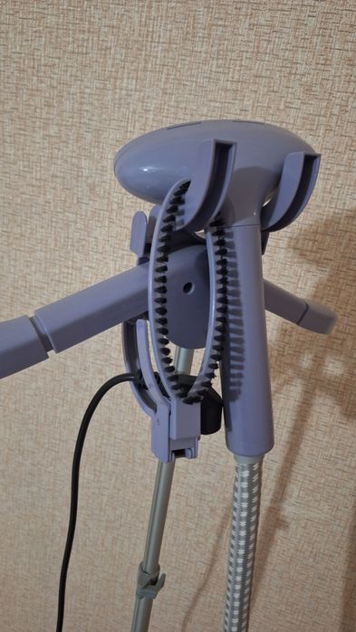 Продается паровой отпариватель. Б/У