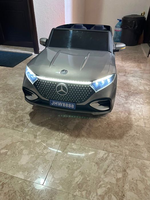 Акумулаторен джип Mercedes