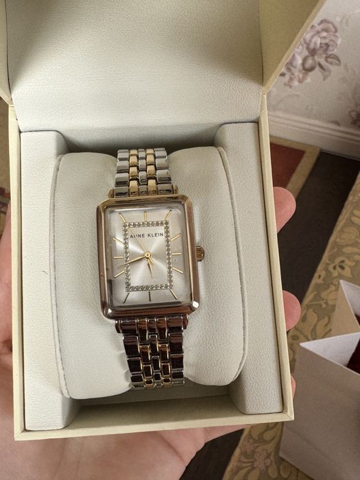 Продается часы Anne Klein, новые