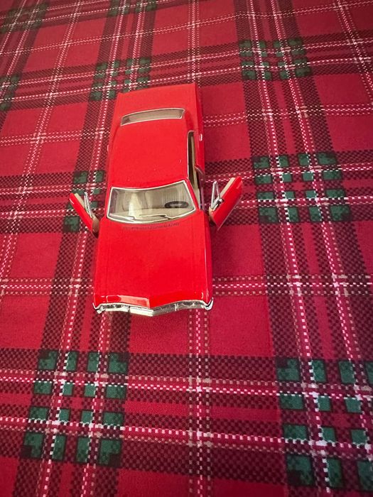 Mașinuță metalică Chevrolet Impala, model 1967.