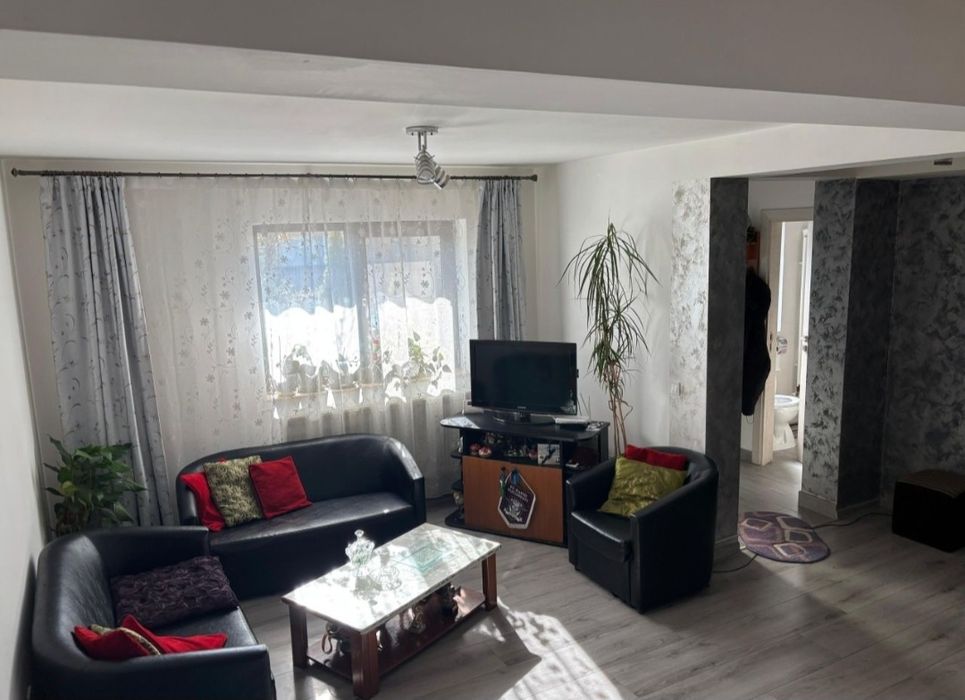 Casă tip duplex , 4 dormitoare.