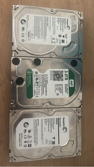 Lot hard disk uri ( descriere!!! )