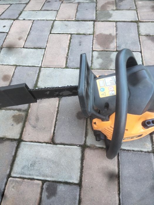 Vînd drujbă motor Husqvarna