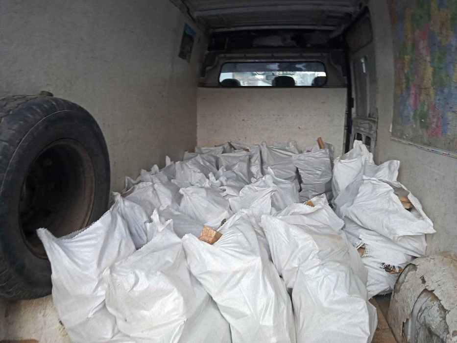 Сухи дърва в чували