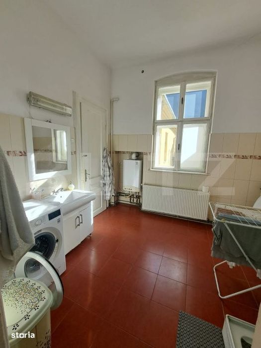Apartament de vanzare, 6 camere, 182 mp, gradina comuna, Centrul Istor