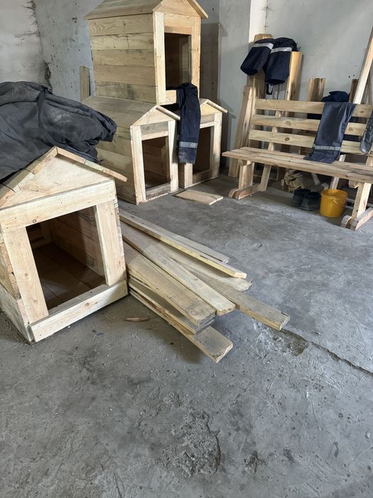 Туалеты, собачий будки ……..туалеты