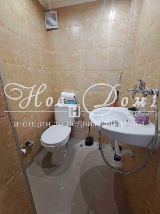 Дава се под наем Гараж / Паркомясто в Варна, Цветен квартал - 25 кв.м за 153 € - Снимка #1