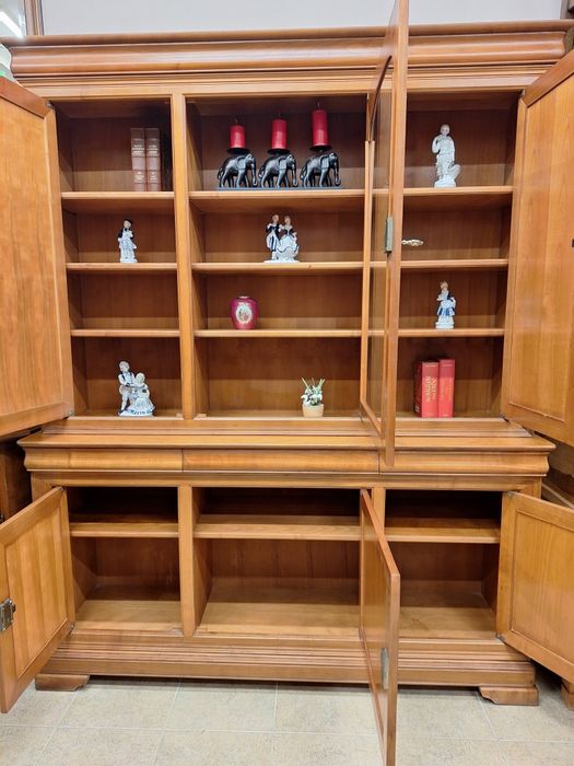 Луксозен трапезен бюфет череша масив