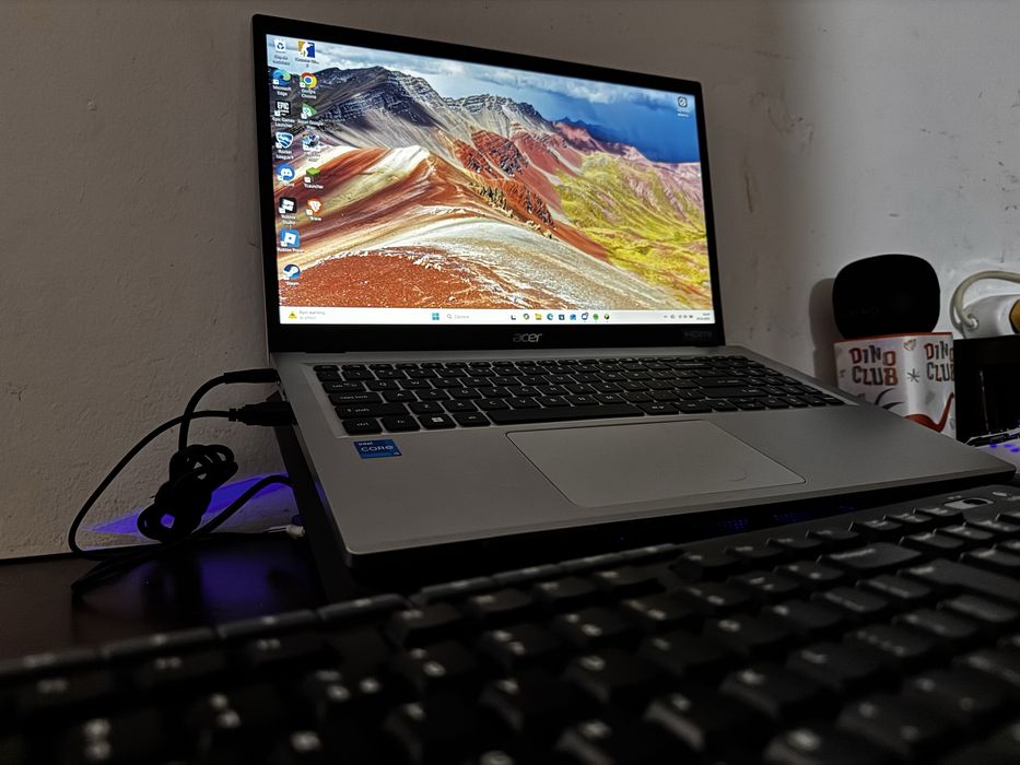 Vand laptop ACER EXTENSA EX215-57-53NZ NOU!