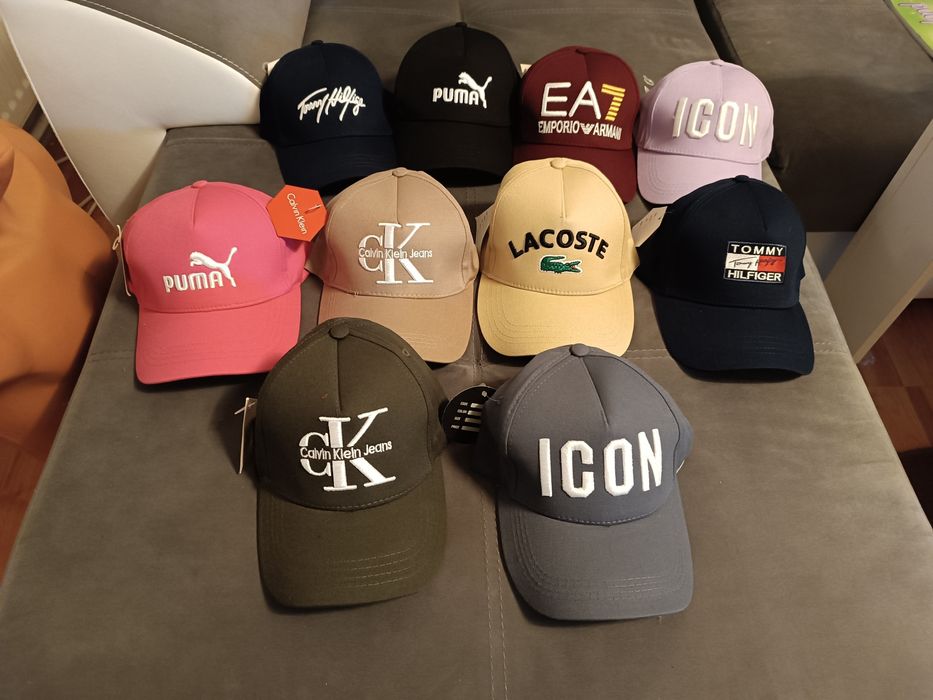 Șepci diferite firme