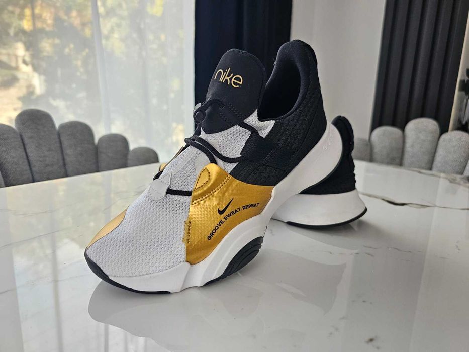 Маратонки Nike Wmns Nike Superrep Groove