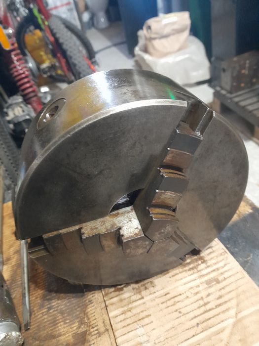 Universal 200 mm, românesc,  nou pt strung, freză