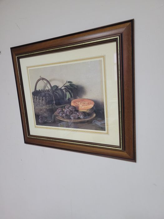 Картина в дървена рамка