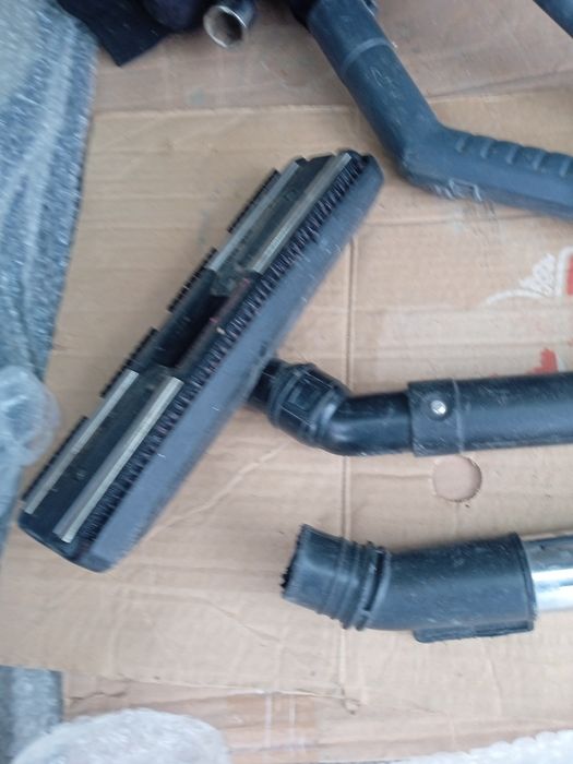 Шланги и щетки от пылесоса