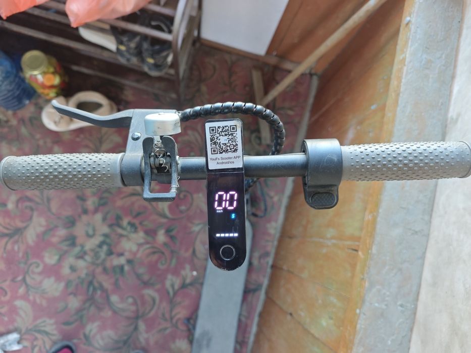 Продам электро самокат Lovo