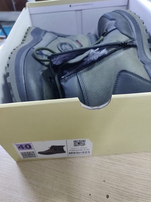 Новые зимние ботинки 40 рр