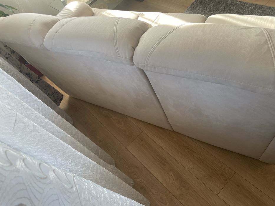 Canapea bej cu lada de depozitare