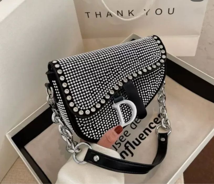 Нова чанта с камъни