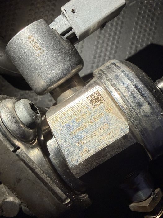 Pompa inalta Audi A4, A5 1.8 tfsi cjeb 06k127025a