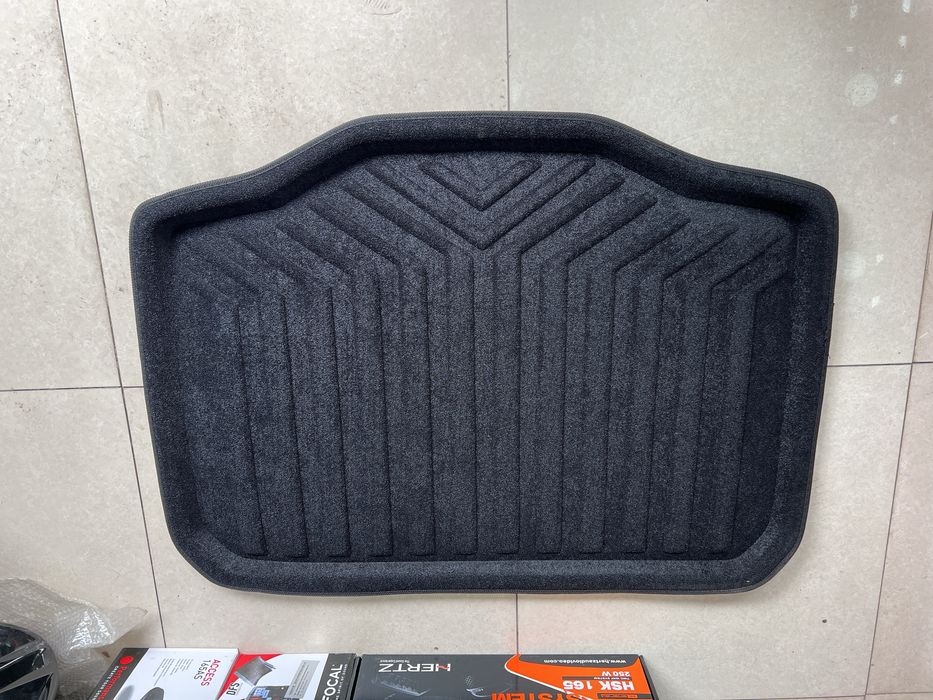 polik na bagajnik Tracker 1