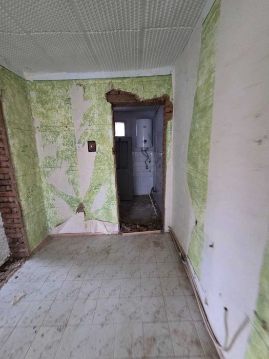 Къща с голям двор в Карапелит