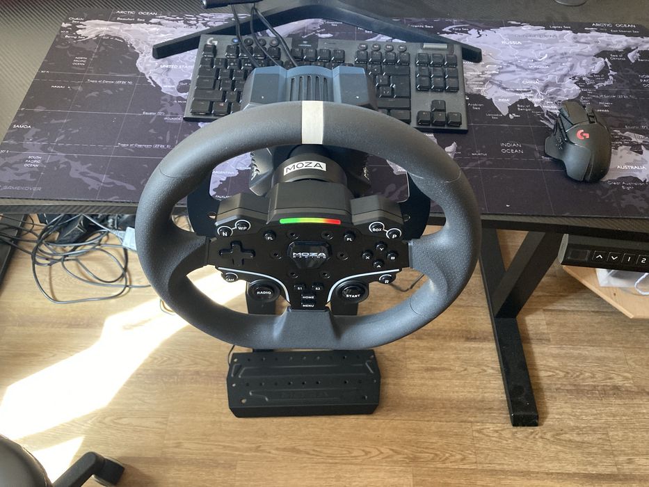 Игровой руль Moza R3.