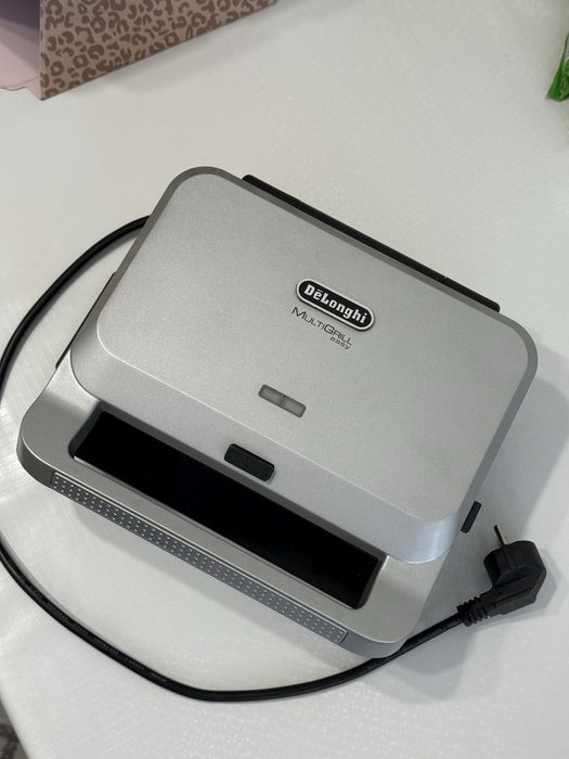 Вафельница, гриль Delonghi