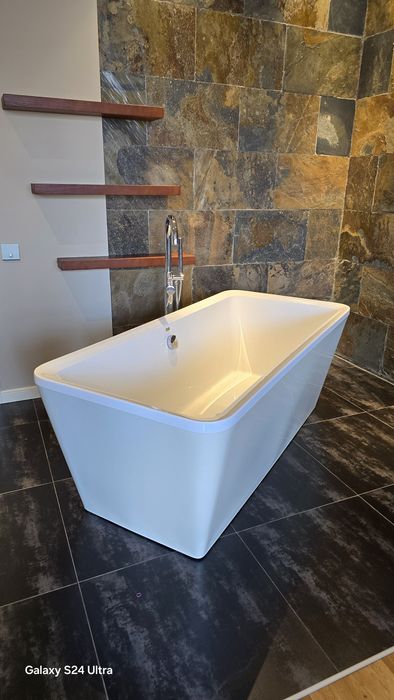 Комплект ванны со смесителеи