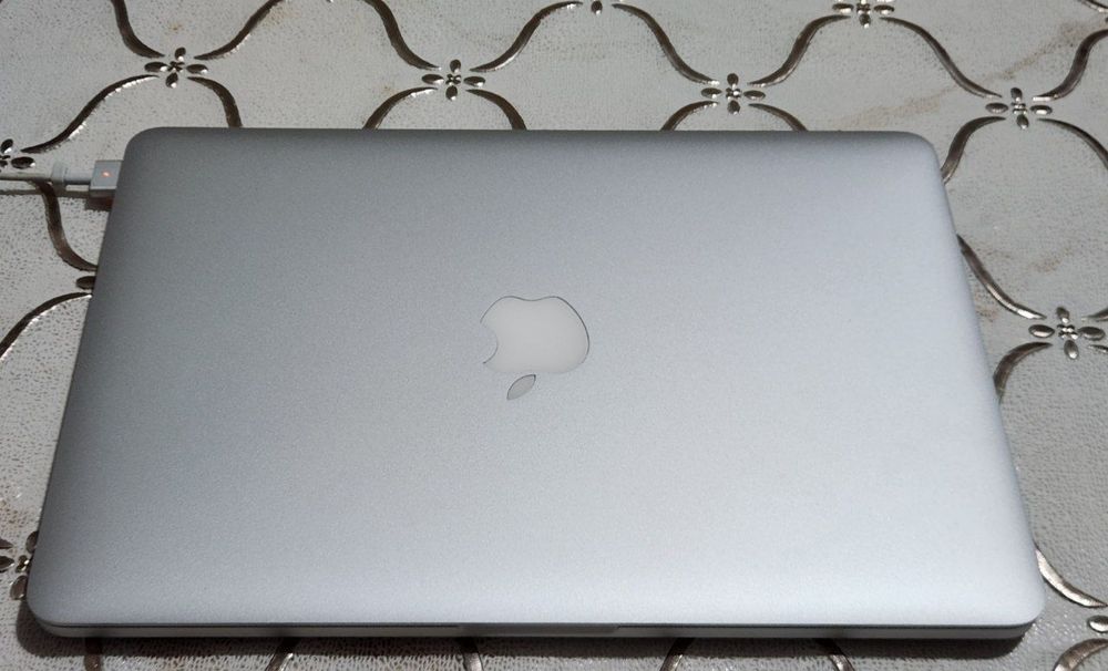 Macbook pro 2012
Ram 16 gb 
Xotirasi 512 gb
Touch bar funksiyasi ish