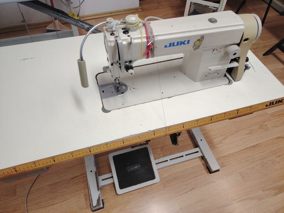 Mașina de cusut Juki