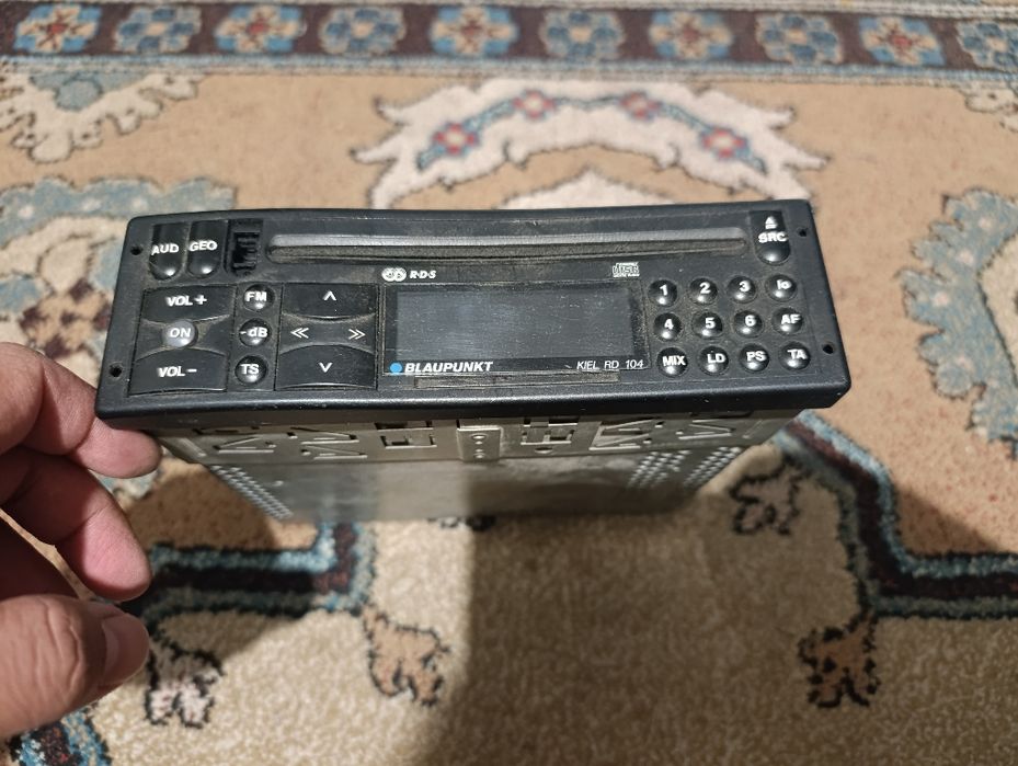 Продам автомагнитолу BLAUPUNKT RD104