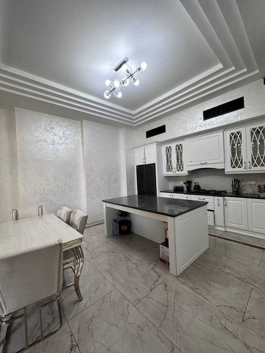 Участок сотилади Уч-Комолон 2,9 сот Фасад 20 Жилая площадь: 587 м²